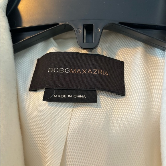 BCBG vintage beautiful winter white classic wool coat. - Picture 4 of 5